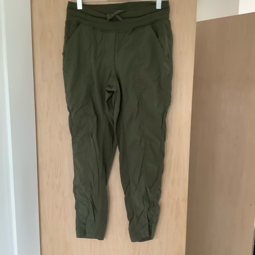 Lulu lemon dance studio jogger in size 4 olive